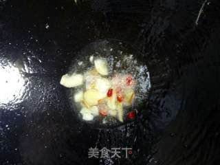 韭菜炒猪血的做法步骤：3