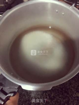 皮蛋瘦肉粥的做法步骤：2