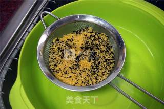 小米芝麻糊的做法步骤：2