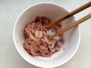 青椒木耳炒肉丝的做法步骤：3