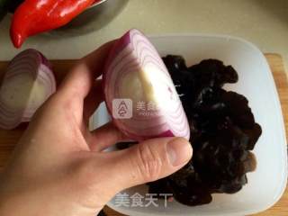 青椒木耳炒肉丝的做法步骤：6