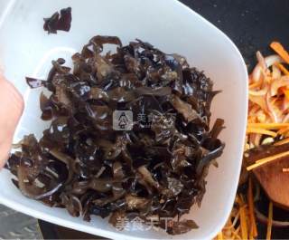 青椒木耳炒肉丝的做法步骤：12
