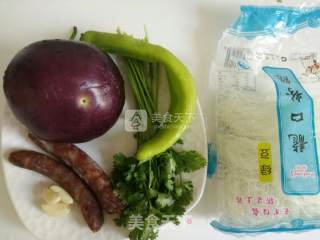腊肠茄子粉丝煲的做法步骤：1