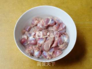 鸡胗炒杏鲍菇的做法步骤：1