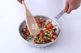 海天酱油制作蚝油炒饭的做法步骤：2