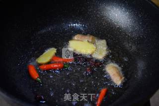 五花肉炖河豚鱼干的做法步骤：6