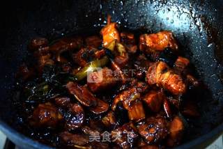 五花肉炖河豚鱼干的做法步骤：12