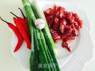 小炒牛肉的做法步骤：1