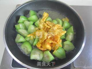 鸡蛋炒丝瓜的做法步骤：8