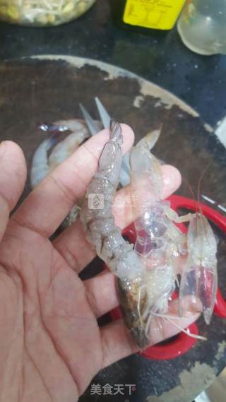 韭菜苔炒虾仁的做法步骤：2