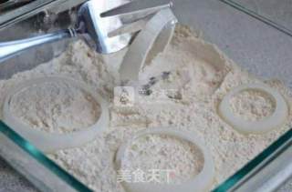 油炸洋葱圈的做法步骤：4