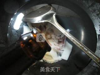 长瓜炒鱿鱼的做法步骤：2