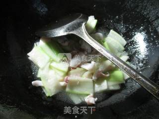 长瓜炒鱿鱼的做法步骤：7