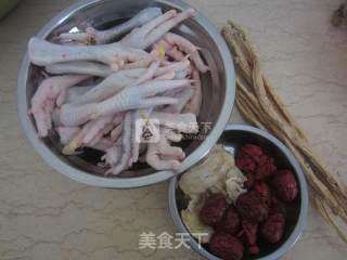 药膳鸡爪汤的做法步骤：1