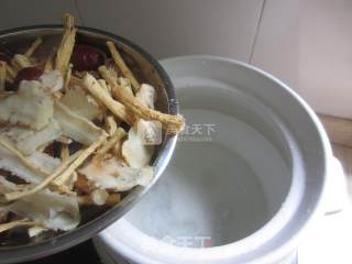 药膳鸡爪汤的做法步骤：5