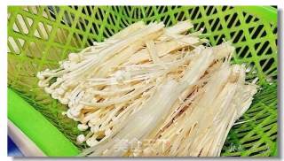 西芹金针菇的做法步骤：2