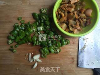 榨菜粒辣炒牛肉的做法步骤：3