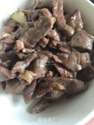 榨菜粒辣炒牛肉的做法步骤：5