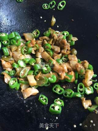 榨菜粒辣炒牛肉的做法步骤：7