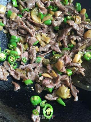 榨菜粒辣炒牛肉的做法步骤：8