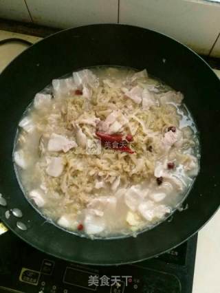 东北酸菜汆白肉的做法步骤：6