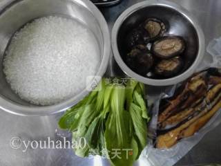 腊肉煲仔饭的做法步骤：1
