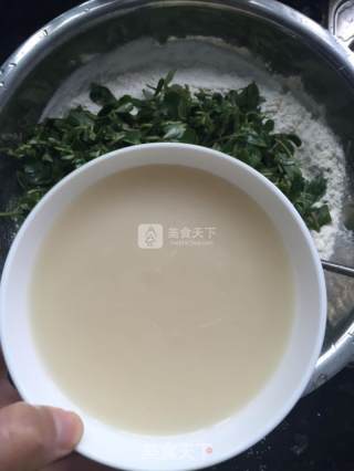 马齿苋窝窝头的做法步骤：2