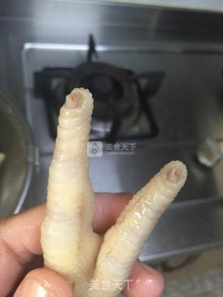 泡椒凤爪的做法步骤：2