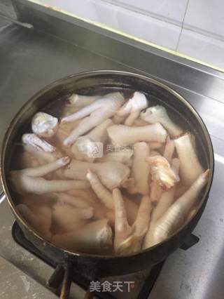 泡椒凤爪的做法步骤：3
