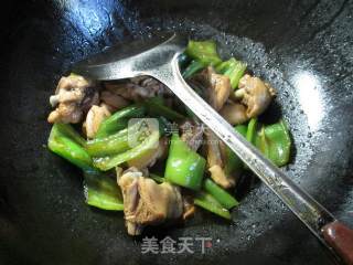 尖椒炒鸡块的做法步骤：8