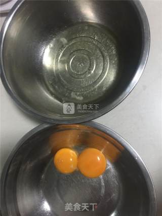 红丝绒夹心蛋糕的做法步骤：1