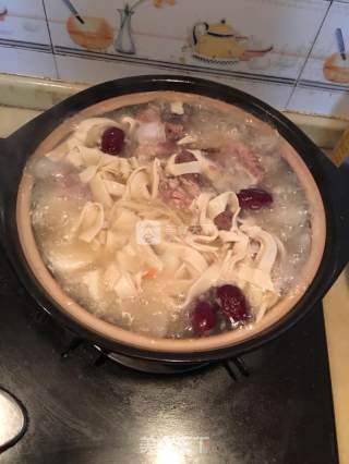筒骨千张煲的做法步骤：4