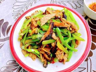 青椒香菇肉片的做法步骤：16