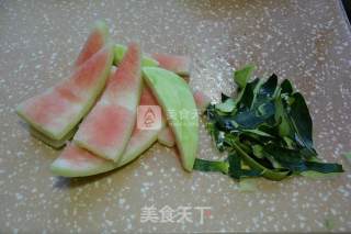 溪鱼干烧西瓜酱的做法步骤：1