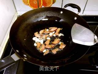 青豆炒腊肉的做法步骤：5