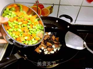 青豆炒腊肉的做法步骤：6