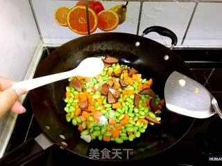 青豆炒腊肉的做法步骤：7