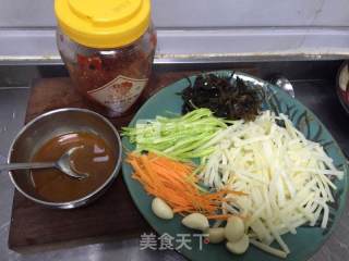 鱼香笋丝的做法步骤：1