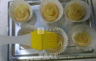 烤苹果玫瑰花卷的做法步骤：16