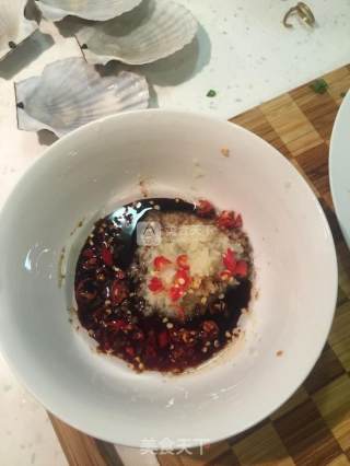 蒜蓉粉丝蒸扇贝的做法步骤：4