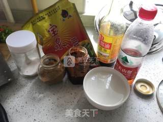 毛豆炸酱面的做法步骤：1