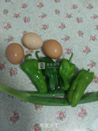青椒炒鸡蛋的做法步骤：1