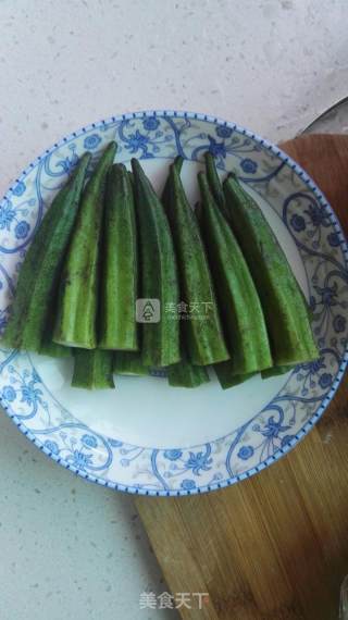 白灼秋葵的做法步骤：1