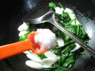 菠菜炒山药的做法步骤：6