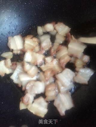 油豆腐炒五花肉的做法步骤：2