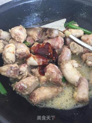 红烧鸡脖子 好吃不腻 伙伴们可以试一下 非常简单的做法步骤：5
