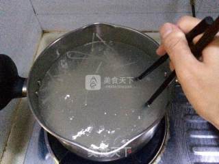 鸡胸杂蔬干拌米粉的做法步骤：2