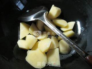 红烧土豆的做法步骤：3