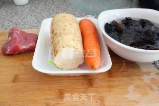 清炒木耳淮山肉片的做法步骤：1