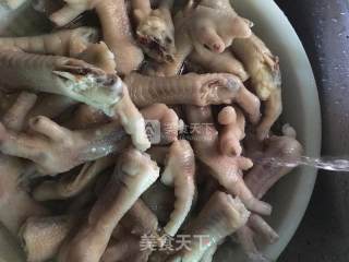 罗汉果陈醋泡鸡脚的做法步骤：3